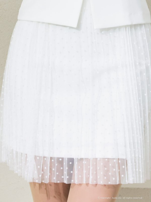 ホワイト　モデル：あみ　着用サイズ：Sサイズ