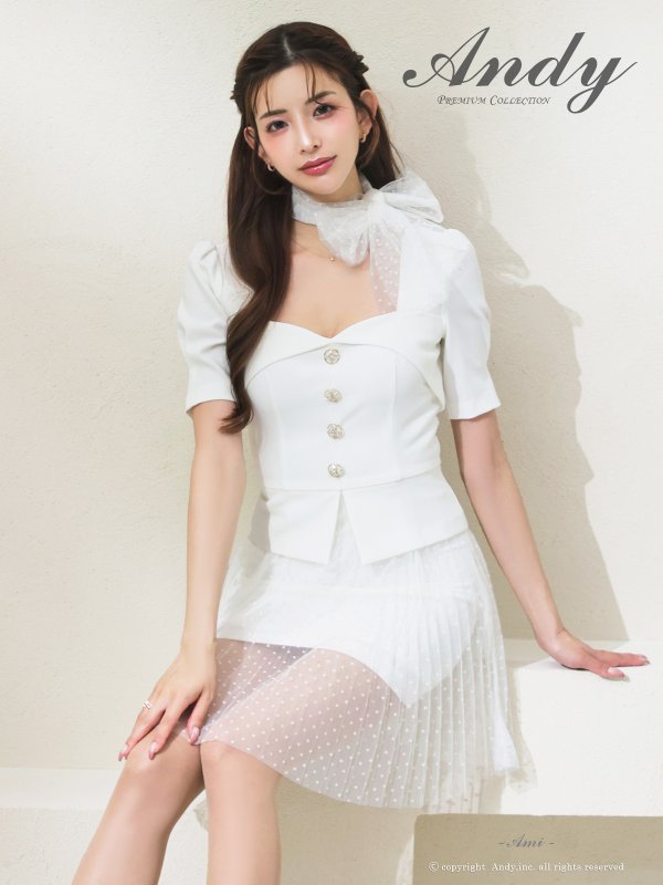 ホワイト　モデル：あみ　着用サイズ：Sサイズ