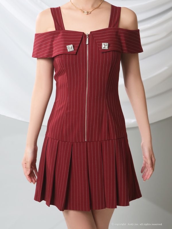 ワインレッド　モデル：かずは　着用サイズ：Sサイズ