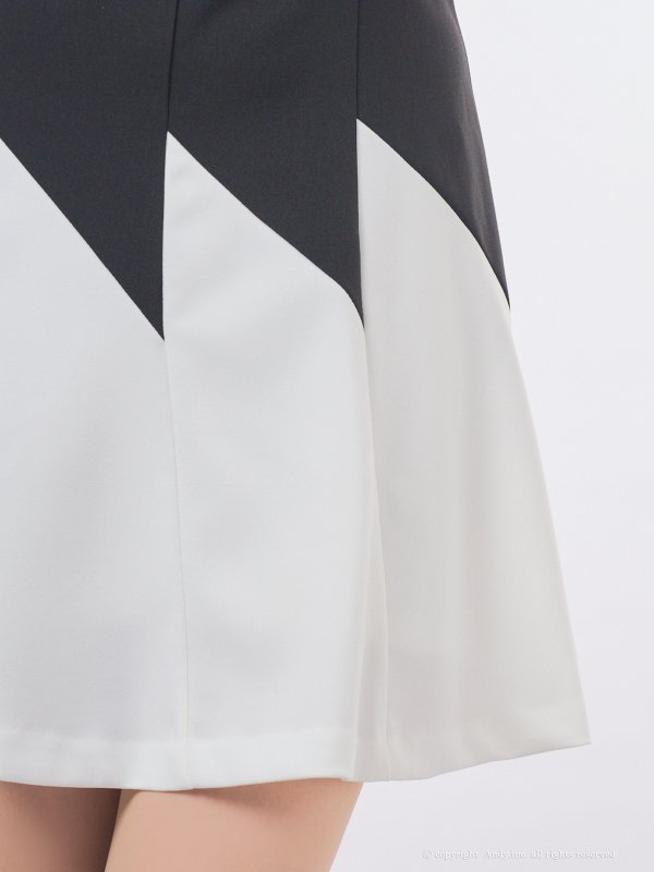 ブラックxホワイト　モデル：あみ　身長：163cm　着用サイズ：Sサイズ