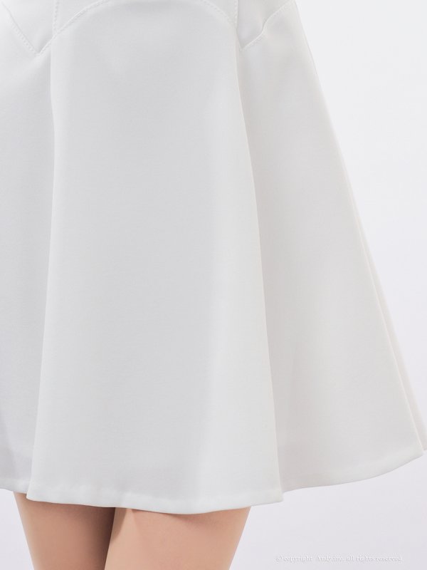 ホワイト　モデル：あみ　身長：163cm　着用サイズ：Sサイズ