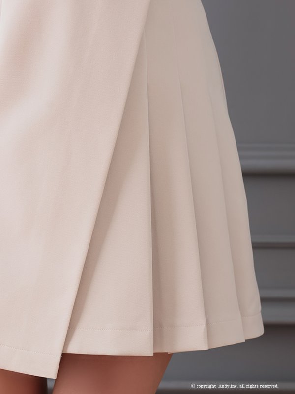 ライトベージュ