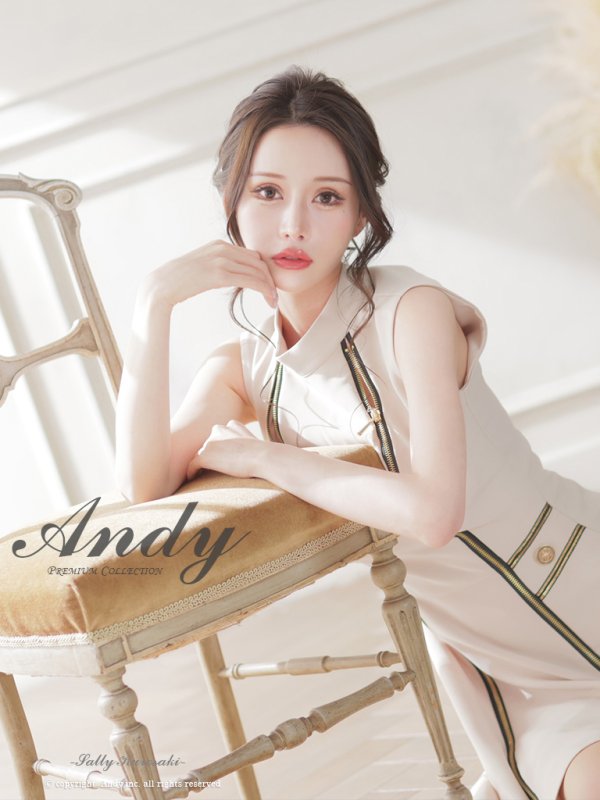 ベージュ モデル:黒咲サリー 身長:160cm 着用サイズ:Sサイズ