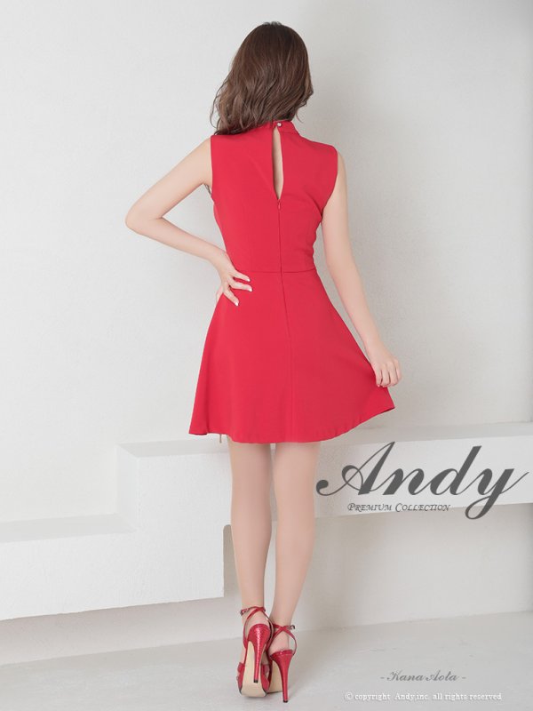 レッド モデル:青田夏奈 身長:163cm 着用サイズ:Sサイズ