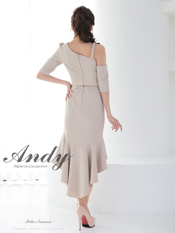 ベージュ モデル:七瀬みほ 身長:162cm 着用サイズ:Sサイズ