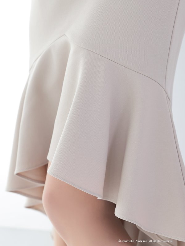 ベージュ モデル:七瀬みほ 身長:162cm 着用サイズ:Sサイズ