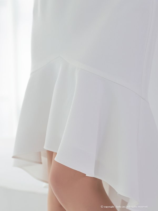 ホワイト モデル:七瀬みほ 身長:162cm 着用サイズ:Sサイズ