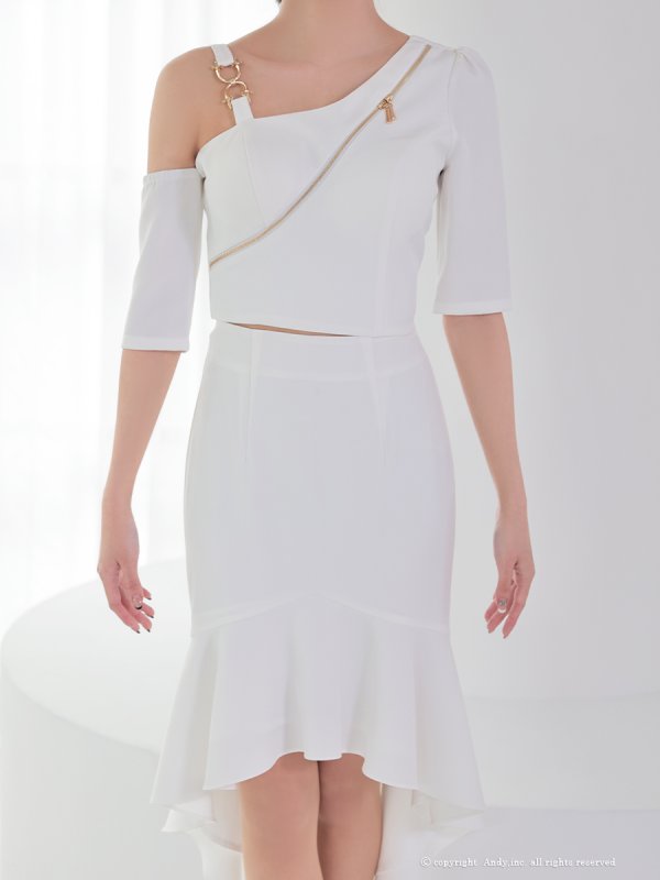 ホワイト モデル:七瀬みほ 身長:162cm 着用サイズ:Sサイズ