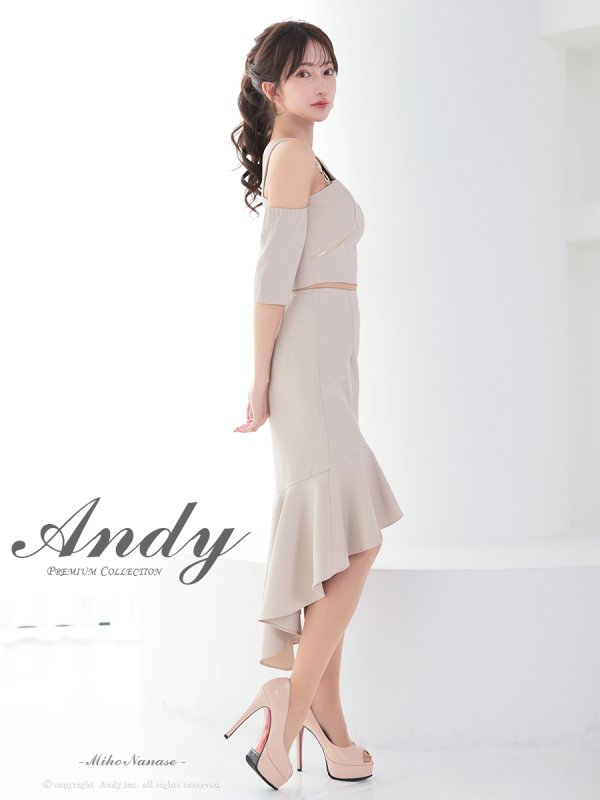 ベージュ モデル:七瀬みほ 身長:162cm 着用サイズ:Sサイズ