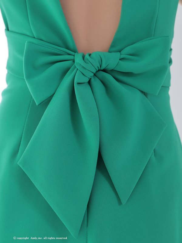 グリーン モデル:七瀬みほ 身長:162cm 着用サイズ:Sサイズ