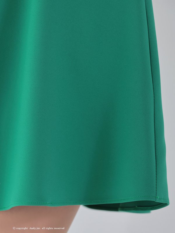 グリーン モデル:七瀬みほ 身長:162cm 着用サイズ:Sサイズ