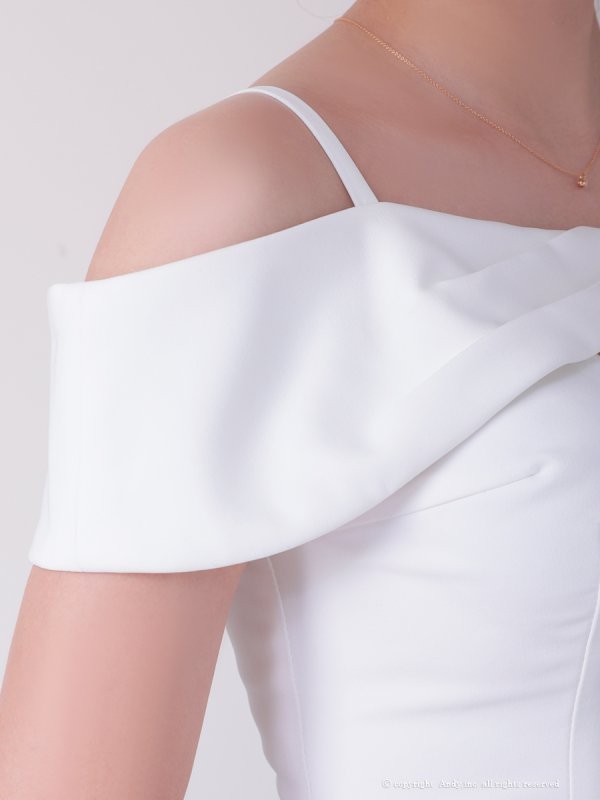 ホワイト モデル:あみ 身長:163cm 着用サイズ:Sサイズ