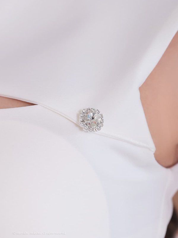 ホワイト　モデル：七瀬みほ　身長：162cm　着用サイズ：Sサイズ