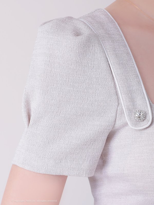 ベージュ モデル:あみ 着用サイズ:Sサイズ