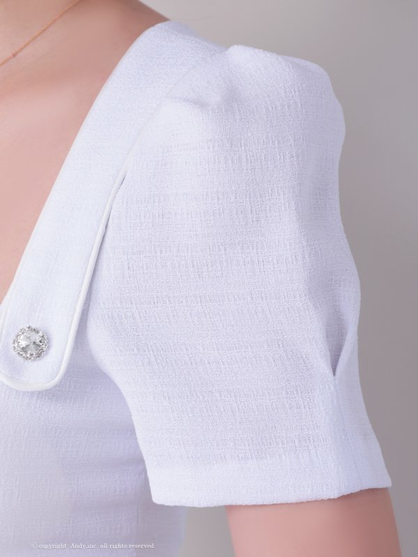 ホワイト モデル:あみ 着用サイズ:Sサイズ