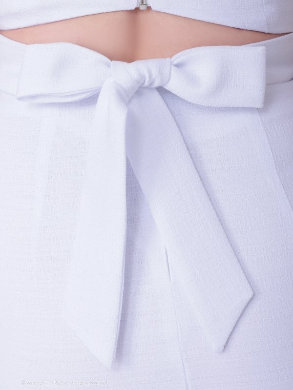 ホワイト モデル:あみ 着用サイズ:Sサイズ