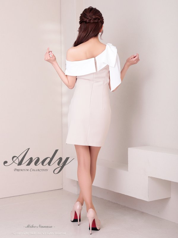 ホワイトxベージュ　モデル：七瀬みほ　身長：162cm　着用サイズ：Sサイズ