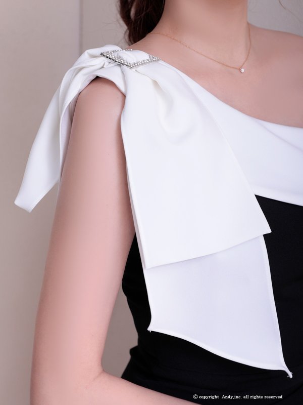 ホワイトxブラック　モデル：あみ　身長：163cm　着用サイズ：Sサイズ