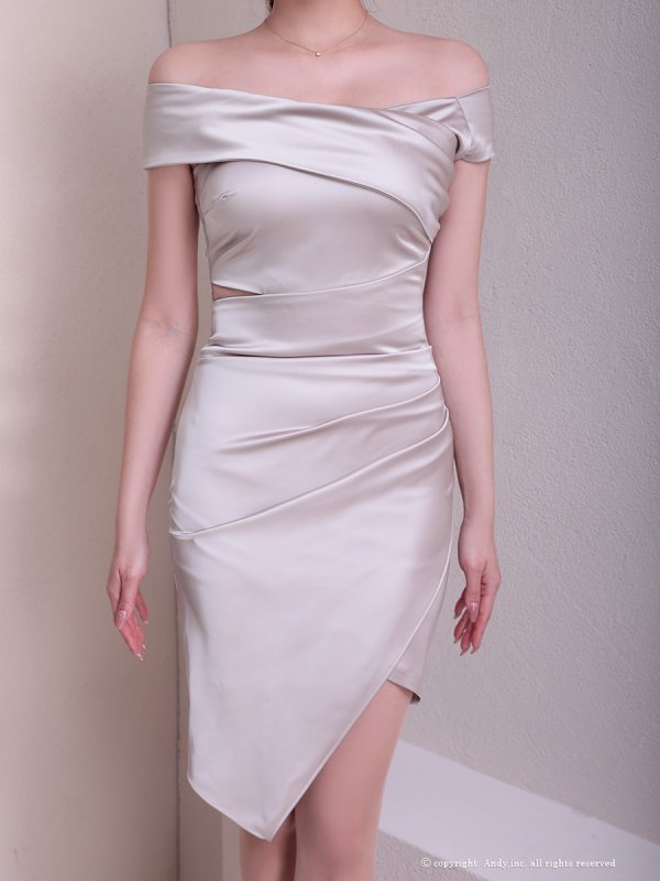 ベージュ　モデル：あみ　身長：163cm　着用サイズ：Sサイズ