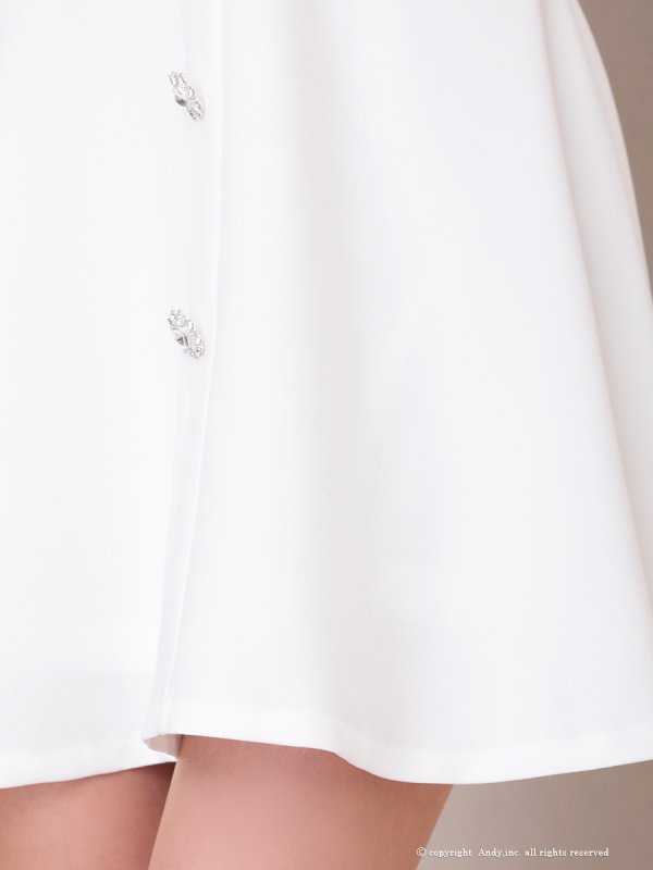 ホワイト モデル：七瀬みほ　身長：162cm　着用サイズ：Sサイズ