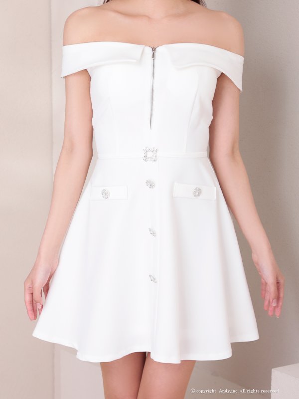 ホワイト モデル：七瀬みほ　身長：162cm　着用サイズ：Sサイズ