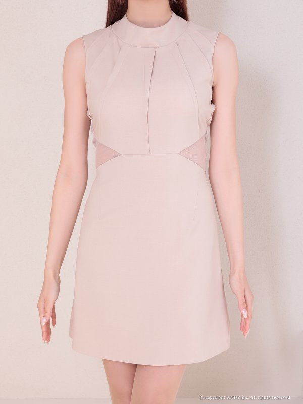 ベージュ　モデル：あみ　身長：163cm　着用サイズ：Sサイズ