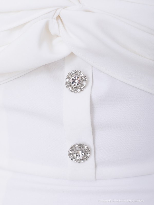 ホワイト モデル：あみ　身長：163cm　着用サイズ：Sサイズ