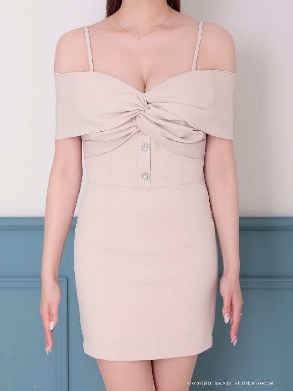 ベージュ モデル：あみ　身長：163cm　着用サイズ：Sサイズ