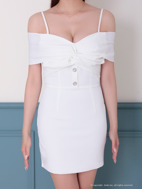 ホワイト モデル：あみ　身長：163cm　着用サイズ：Sサイズ