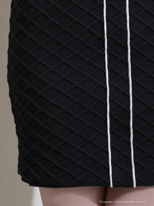 ブラック モデル：赤倉はるか　着用サイズ：Sサイズ