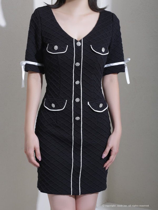 ブラック モデル：赤倉はるか　着用サイズ：Sサイズ