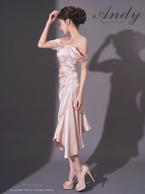 ベージュ モデル：七瀬みほ　身長：162cm　着用サイズ：Sサイズ