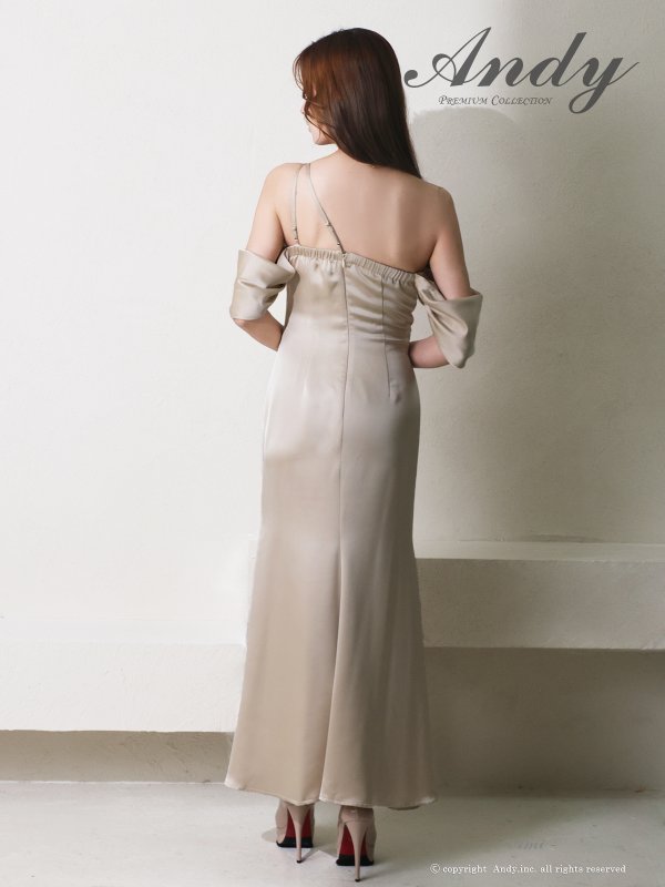 ベージュ モデル：あみ　身長：163cm　着用サイズ：Sサイズ