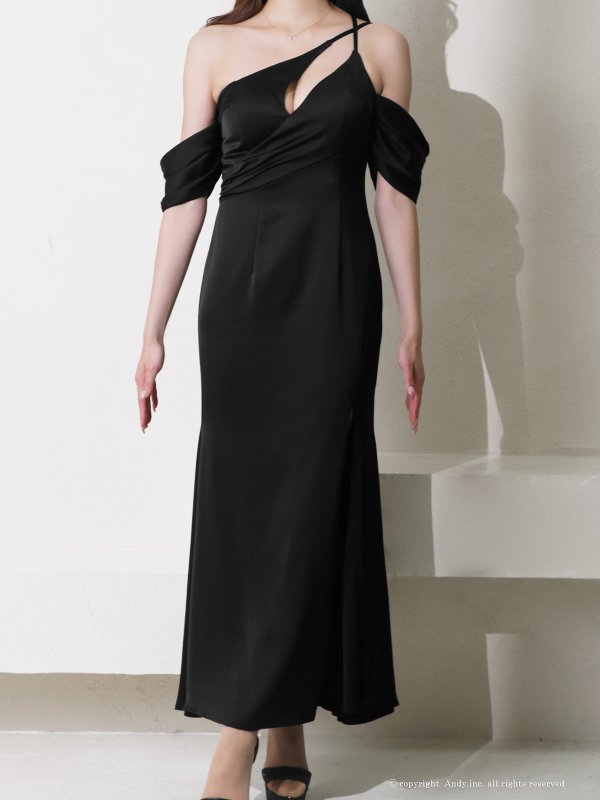 ブラック モデル：あみ　身長：163cm　着用サイズ：Sサイズ