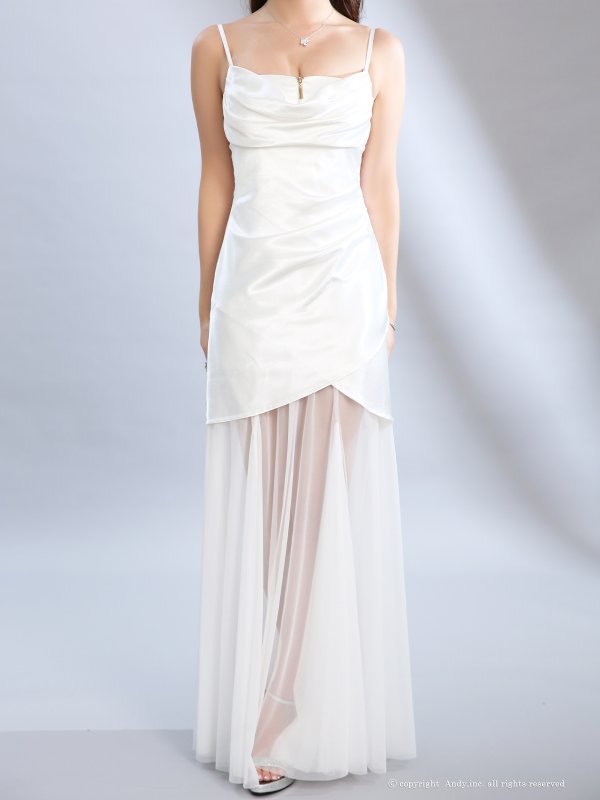 ホワイト　モデル：藤咲めい　着用サイズ：Sサイズ