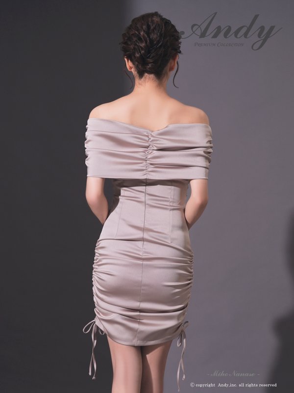 ベージュ モデル：七瀬みほ　身長：162cm　着用サイズ：Sサイズ