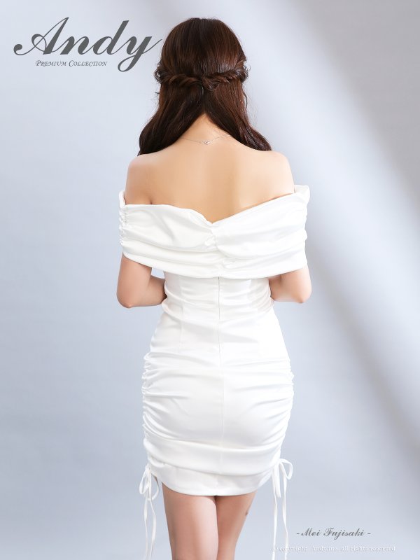 ホワイト　モデル：藤咲めい　着用サイズ：Sサイズ