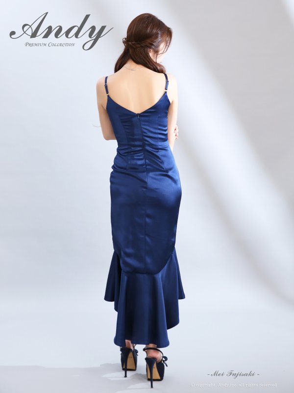 ネイビー　モデル：藤咲めい　着用サイズ：Ｓサイズ