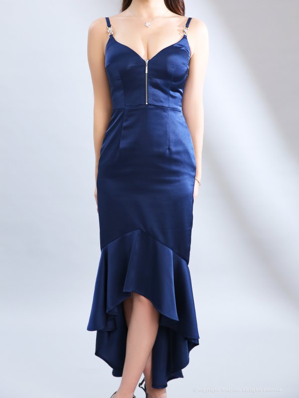 ネイビー　モデル：藤咲めい　着用サイズ：Ｓサイズ