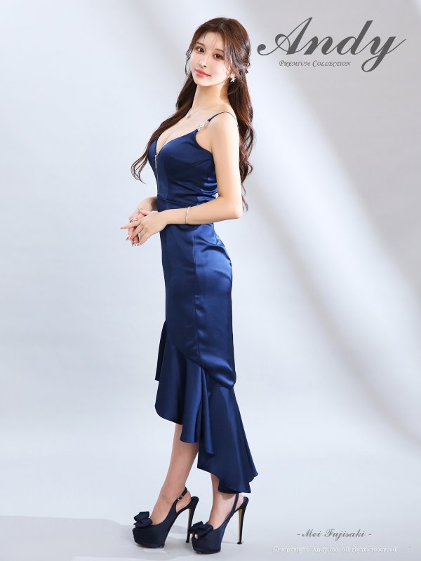 ネイビー　モデル：藤咲めい　着用サイズ：Ｓサイズ