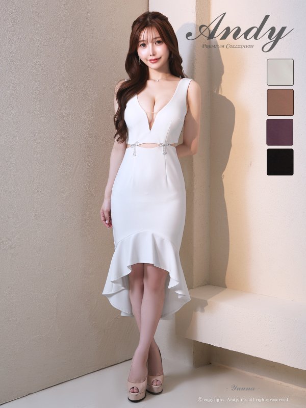 ホワイト　モデル：ゆうな　着用サイズ：Sサイズ