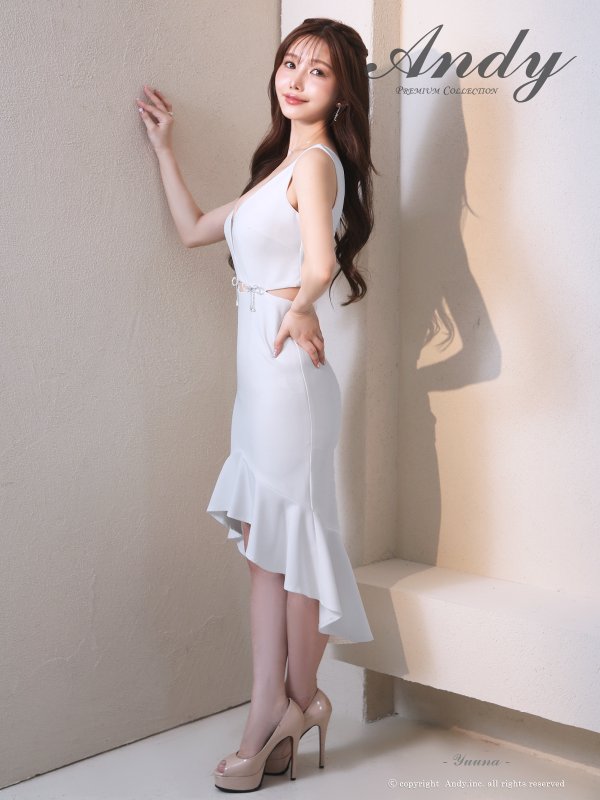 ホワイト　モデル：ゆうな　着用サイズ：Sサイズ