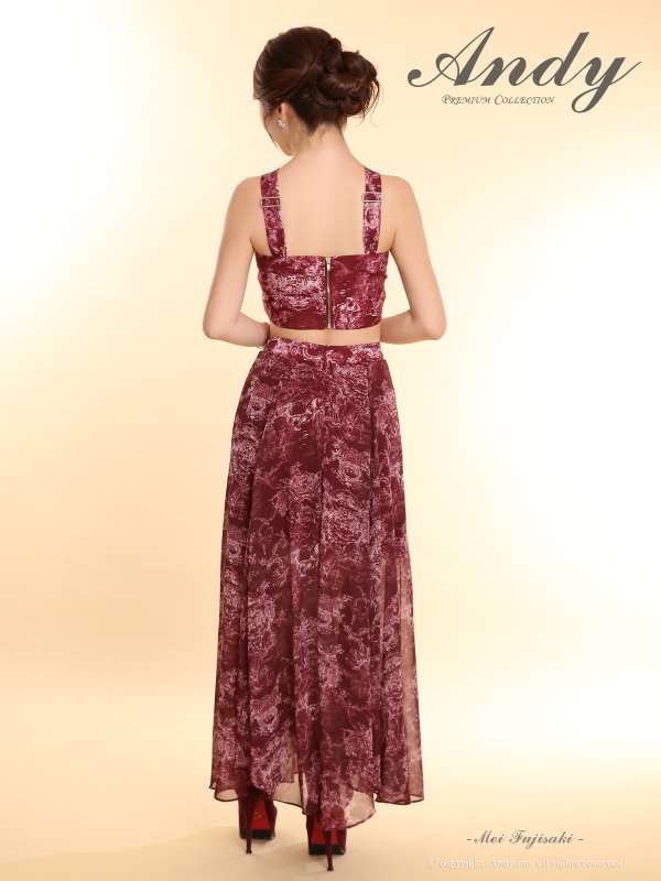 ワインレッド　モデル：藤咲めい　着用サイズ：Sサイズ