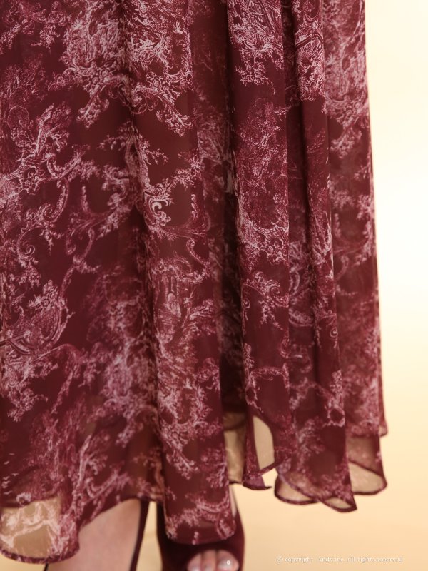 ワインレッド　モデル：藤咲めい　着用サイズ：Sサイズ