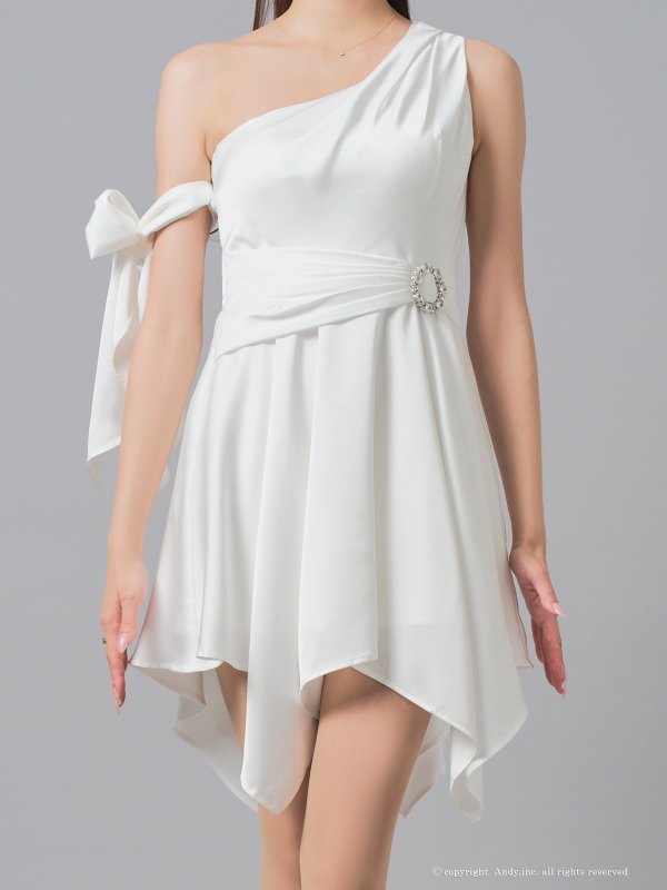 ホワイト　モデル：あみ　身長：163cm　着用サイズ：Sサイズ