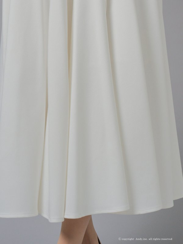 ホワイト　モデル：あみ　身長：163cm　着用サイズ：Sサイズ