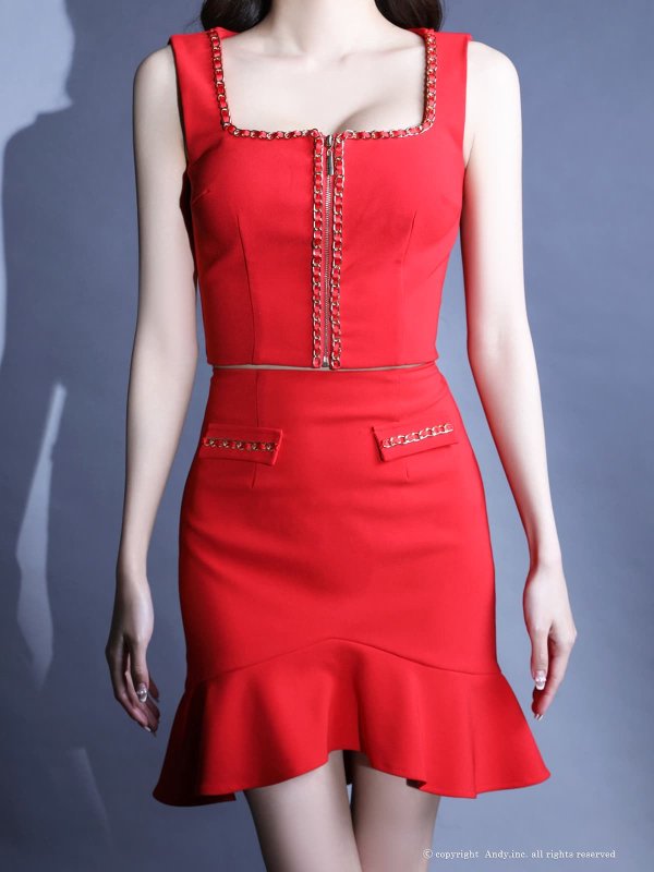 レッド　モデル：七瀬みほ　身長：162cm　着用サイズ：Sサイズ