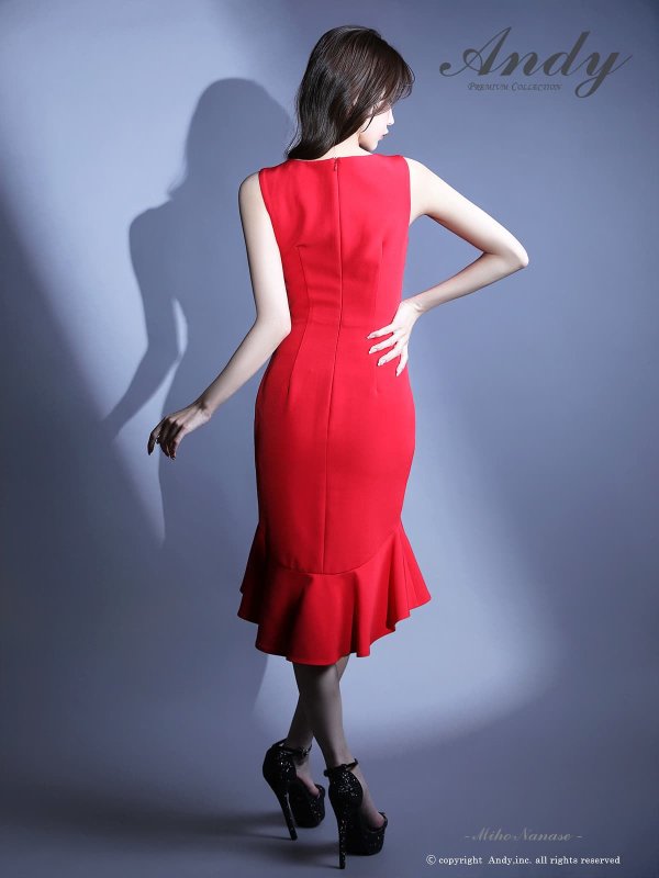 レッド　モデル：七瀬みほ　身長：162cm　着用サイズ：Sサイズ