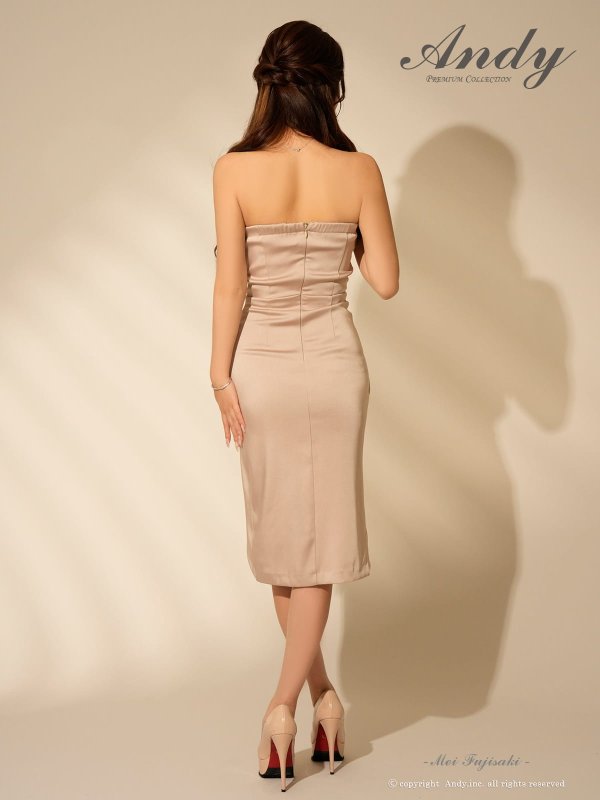 ベージュ　モデル：藤咲めい　着用サイズ：Sサイズ