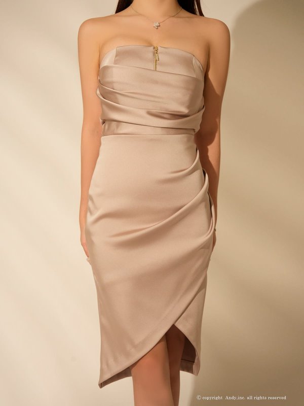 ベージュ　モデル：藤咲めい　着用サイズ：Sサイズ